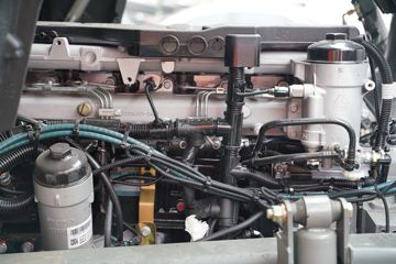 �й����� �ǵ¿�SITRAK G5�ؿ� 240���� 4X2 9.6����ʽ�ػ���ͼƬ