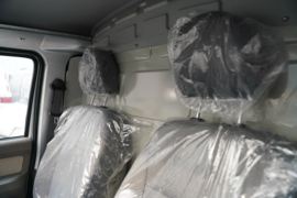 小河马&nbsp;电动封闭厢货驾驶室图片