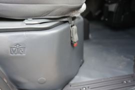 小河马&nbsp;电动封闭厢货驾驶室图片