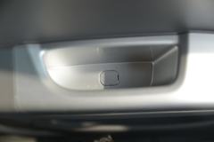 福田 奥铃新捷运 青春版 130马力 3.83米排半栏板轻卡(标准轮距)(BJ1048V9JBA-A1)