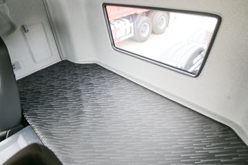 һ����� ��J6P�ؿ� ��ֵ�� 420���� 6X4ǣ����(CA4250P66K24T1E5)ͼƬ