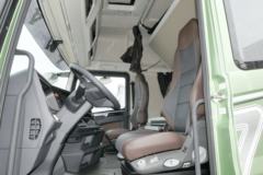 一汽解放 J7重卡 460马力 8X4 9.4米AMT自动挡厢式载货车(CA5310XXYP77K24T4E6) 一汽解放 J7重卡 460马力 8X4 9.4米AMT自动挡厢式载货车(CA5310XXYP77K24T4E6)