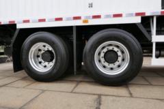 一汽解放 J7重卡 460马力 8X4 9.4米AMT自动挡厢式载货车(CA5310XXYP77K24T4E6) 一汽解放 J7重卡 460马力 8X4 9.4米AMT自动挡厢式载货车(CA5310XXYP77K24T4E6)