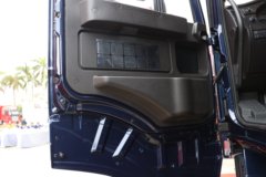 上汽红岩 杰狮C6重卡 440马力 6X4 LNG AMT自动挡牵引车(国六)(CQ4257HD12384T) 上汽红岩 杰狮C6重卡 440马力 6X4 LNG AMT自动挡牵引车(国六)(CQ4257HD12384T)