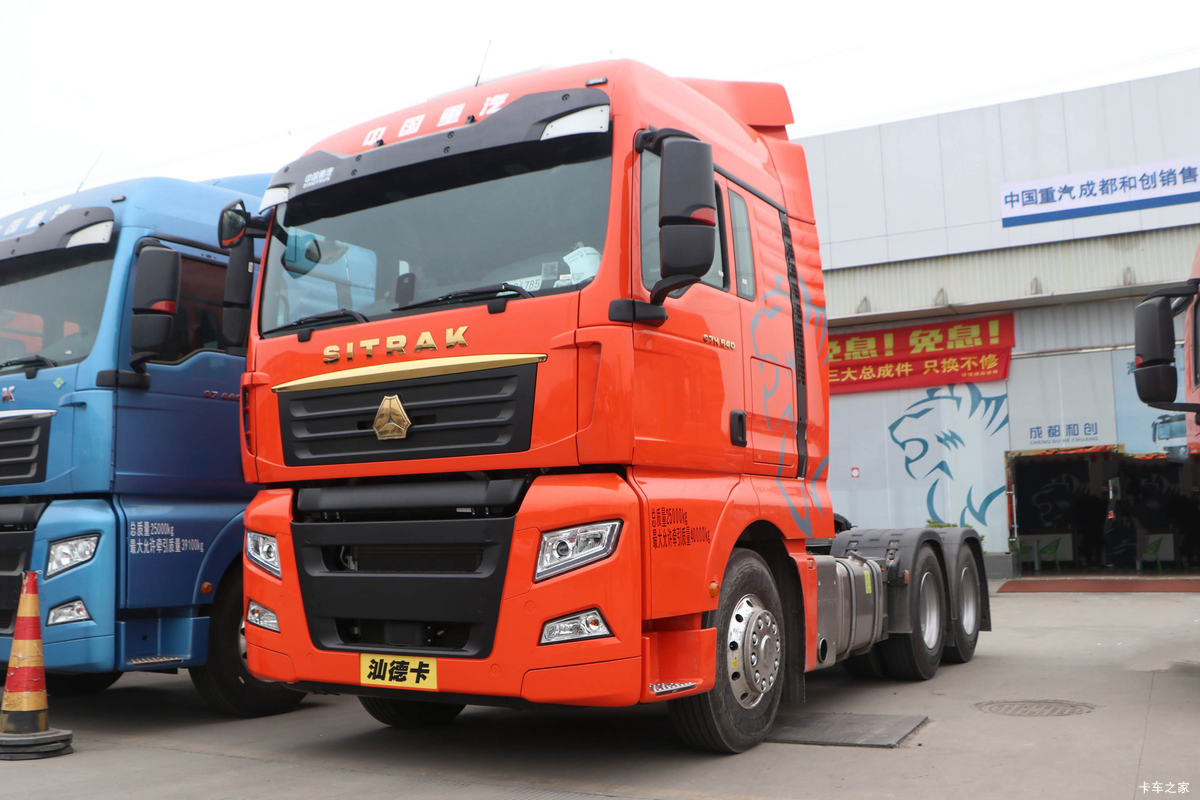 中国重汽 汕德卡SITRAK C7H重卡 540马力 6X4 LNG牵引车