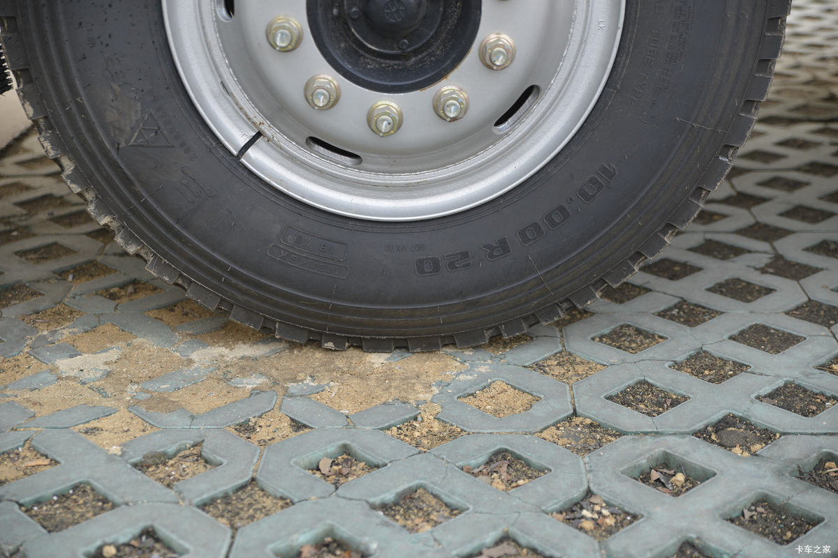 �ɵ��³� T6ϵ�� 220���� 6X2 5.2����ж��(����)����                                                