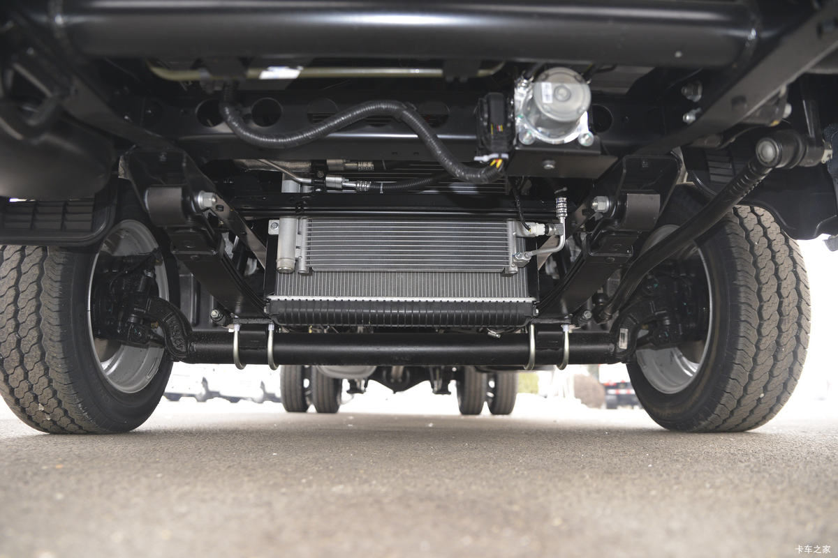 恺达X6载货车底盘图片