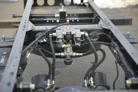 骏铃V7&nbsp;载货车底盘                                                图片