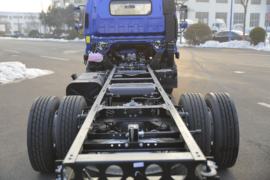 骏铃V7&nbsp;载货车底盘                                                图片