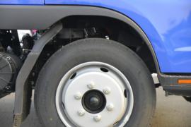 骏铃V7&nbsp;载货车底盘                                                图片