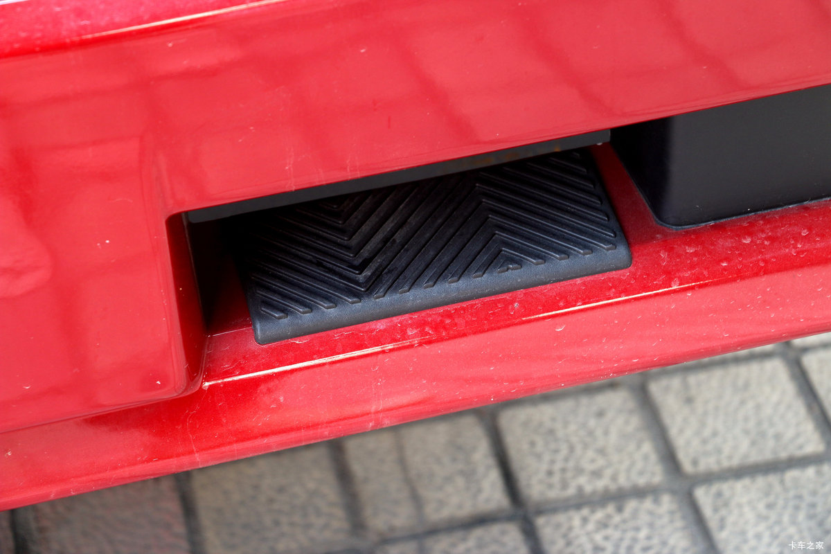 ���� ����˹Q9 220���� 4X2 9.8���Ű���ʽ�ػ���(����)(HFC5181XXYB80K1E4S)���                                                