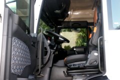 中国重汽 汕德卡SITRAK G5重卡 270马力 4X2 9.92米厢式载货车