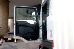 中国重汽 汕德卡SITRAK G5重卡 270马力 4X2 9.92米厢式载货车