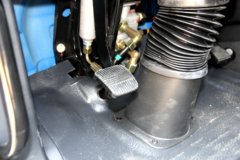 东风 多利卡D9 200马力 4X2 8米厢式载货车(国六)(EQ5181XXYL9CDHAC)