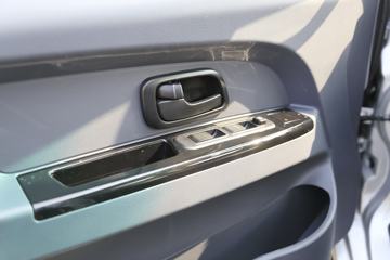 �� T52S ��׼�� 1.6L 116���� ���� 3��˫������΢��(����)(JKC1034SV6HL1)ͼƬ