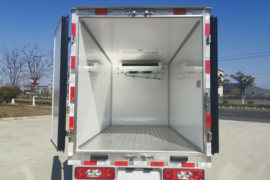 E30&nbsp;电动冷藏车上装图片