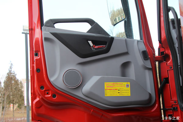 东风天龙KL牵引车连云港市火热促销中 让利高达5万