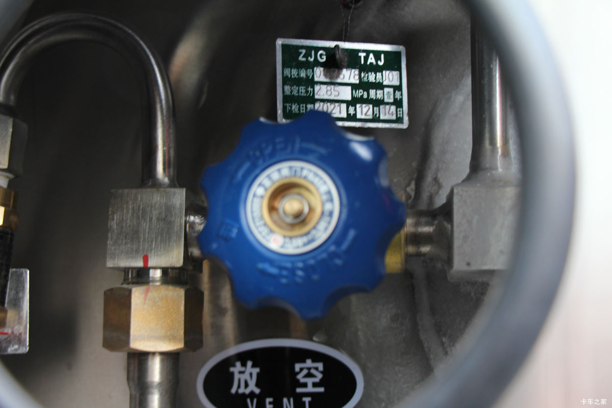 ó KLؿ 470 6X4 LNGǣ()(DF400)(DFH4250D13)                                                