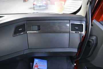 һ����� ��J6P�ؿ� �캽��2.0 550���� 6X4 AMT�Զ���ǣ����(CA4250P66K25T1A1E5)ͼƬ