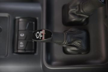 һ����� ��J6P�ؿ� �캽��2.0 550���� 6X4 AMT�Զ���ǣ����(CA4250P66K25T1A1E5)ͼƬ