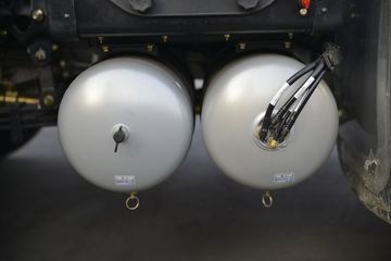 һ����� ��J6P�ؿ� �캽��2.0 550���� 6X4 AMT�Զ���ǣ����(CA4250P66K25T1A1E5)ͼƬ