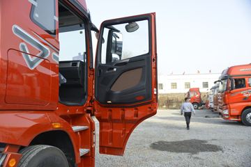 һ����� J7�ؿ� 550���� 6X4 AMT�Զ���ǣ����(��ɫ)(CA4250P77K25T1E5)ͼƬ