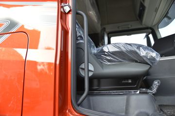 һ����� J7�ؿ� 550���� 6X4 AMT�Զ���ǣ����(��ɫ)(CA4250P77K25T1E5)ͼƬ