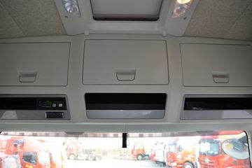 һ����� J7�ؿ� 550���� 6X4 AMT�Զ���ǣ����(��ɫ)(CA4250P77K25T1E5)ͼƬ