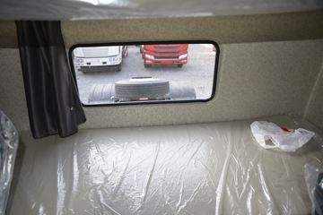 һ����� J7�ؿ� 550���� 6X4 AMT�Զ���ǣ����(��ɫ)(CA4250P77K25T1E5)ͼƬ