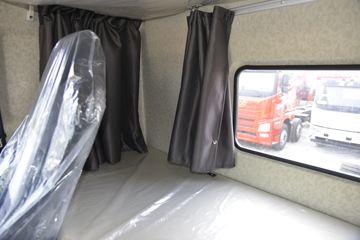 һ����� J7�ؿ� 550���� 6X4 AMT�Զ���ǣ����(��ɫ)(CA4250P77K25T1E5)ͼƬ