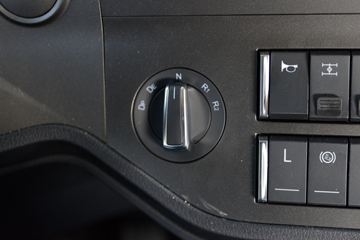 һ����� J7�ؿ� 550���� 6X4 AMT�Զ���ǣ����(��ɫ)(CA4250P77K25T1E5)ͼƬ