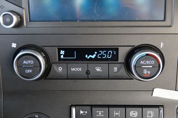 һ����� J7�ؿ� 550���� 6X4 AMT�Զ���ǣ����(��ɫ)(CA4250P77K25T1E5)ͼƬ