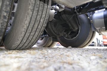 һ����� J7�ؿ� 550���� 6X4 AMT�Զ���ǣ����(��ɫ)(CA4250P77K25T1E5)ͼƬ