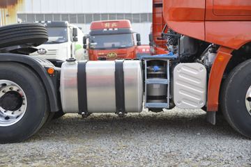 һ����� J7�ؿ� 550���� 6X4 AMT�Զ���ǣ����(��ɫ)(CA4250P77K25T1E5)ͼƬ