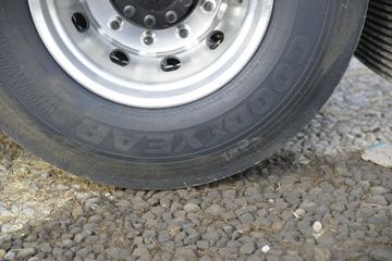 һ����� J7�ؿ� 550���� 6X4 AMT�Զ���ǣ����(��ɫ)(CA4250P77K25T1E5)ͼƬ