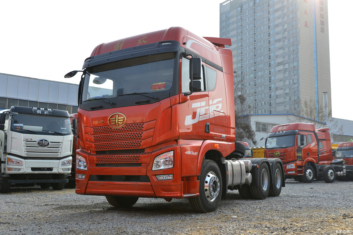 青岛解放 JH6重卡 460马力 6X4 危险品牵引车