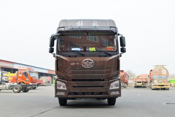 青岛解放 JH6重卡 领航版2.0 四季款 460马力 6X4 LNG牵引车(国六)(带液缓)(CA4250P25K2T1NE6A80)