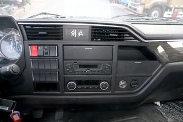 �ൺ��� JK6�п� 220���� 4X2 6.8�������ػ���(CA1180P28K1L4E5)ͼƬ