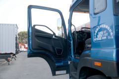 青岛解放 JK6中卡 220马力 4X2 6.8米栏板载货车(CA1180P28K1L4E5)