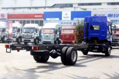 东风柳汽 新乘龙M3中卡 220马力 4X2 9.7米厢式载货车(LZ5180XXYM3AB1)