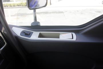 �������� �³���M3�п� 220���� 4X2 9.7����ʽ�ػ���ͼƬ