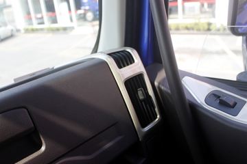 �������� �³���M3�п� 220���� 4X2 9.7����ʽ�ػ���ͼƬ