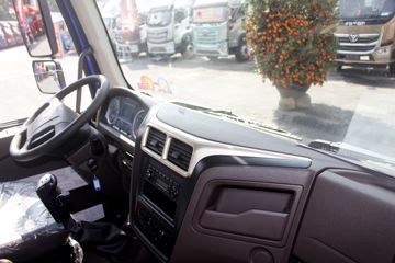 �������� �³���M3�п� 220���� 4X2 9.7����ʽ�ػ���ͼƬ