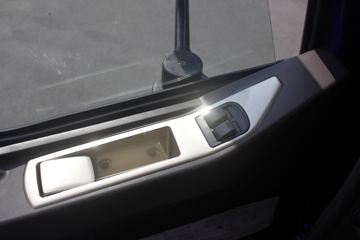 �������� �³���M3�п� 220���� 4X2 9.7����ʽ�ػ���ͼƬ