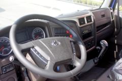东风柳汽 新乘龙M3中卡 220马力 4X2 9.7米厢式载货车(LZ5180XXYM3AB1)