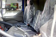 东风柳汽 新乘龙M3中卡 220马力 4X2 9.7米厢式载货车(LZ5180XXYM3AB1)