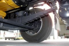 东风柳汽 新乘龙M3中卡 220马力 4X2 9.7米厢式载货车(LZ5180XXYM3AB1)