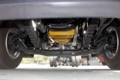 东风柳汽 新乘龙M3中卡 220马力 4X2 9.7米厢式载货车(LZ5180XXYM3AB1)
