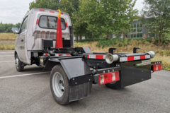 长安跨越王X1 112马力 4X2 车厢可卸式垃圾车(国六)(汇强车辆)(BSQ5031ZXXSCG6)