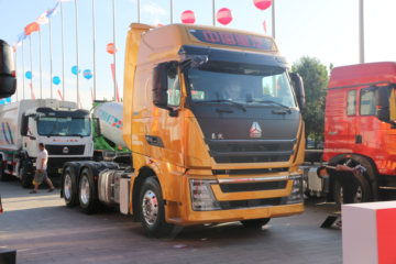 中国重汽 HOWO TH7重卡 460马力 6X4 AMT自动挡危险品牵引车(ZZ4257W324HE1W)